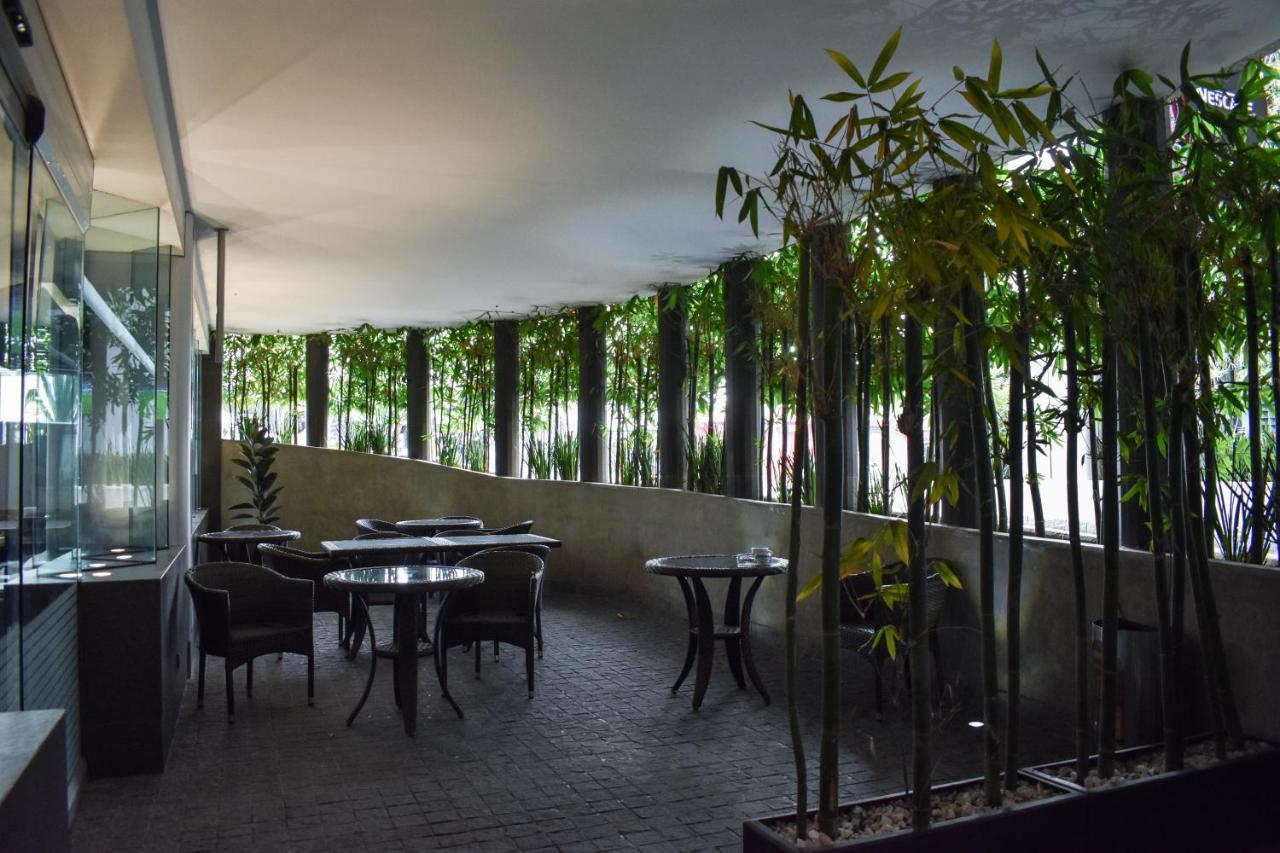 Ramada By Wyndham Mexico City Santa Fe Exterior foto