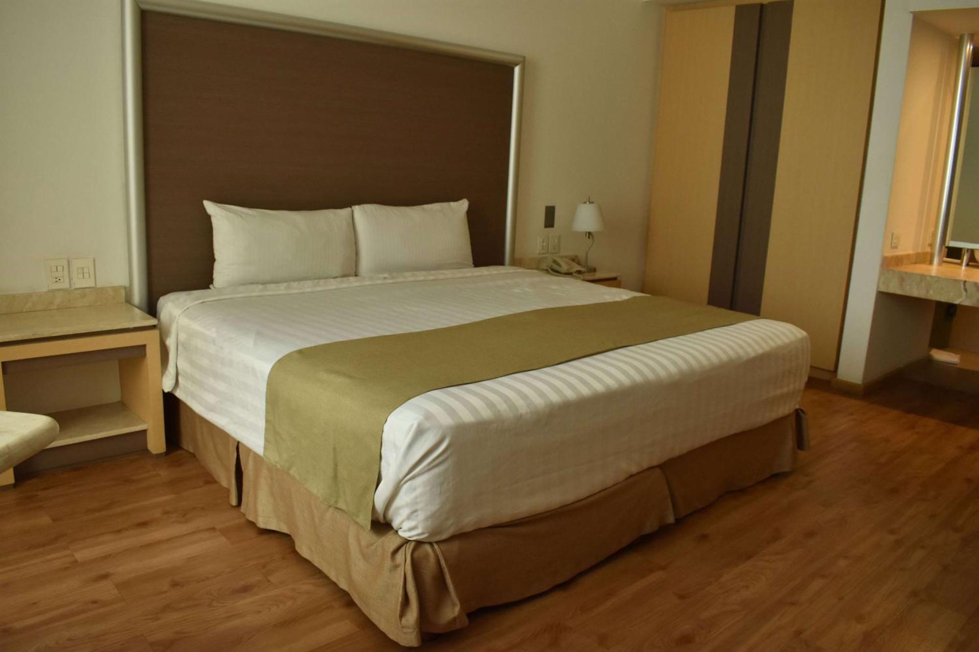 Ramada By Wyndham Mexico City Santa Fe Exterior foto