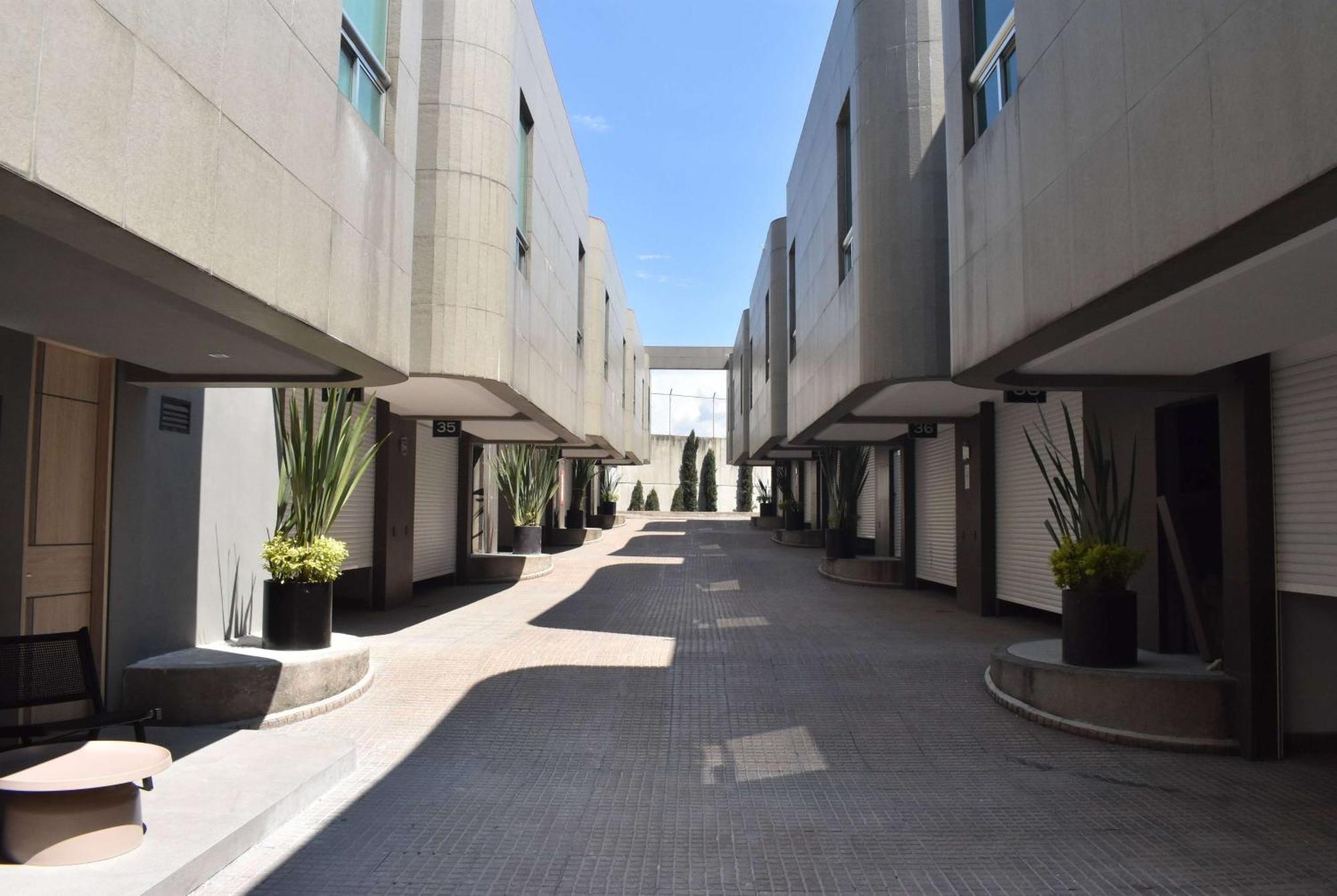 Ramada By Wyndham Mexico City Santa Fe Exterior foto