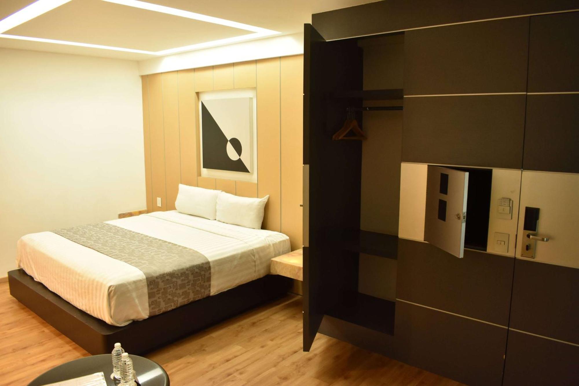 Ramada By Wyndham Mexico City Santa Fe Exterior foto