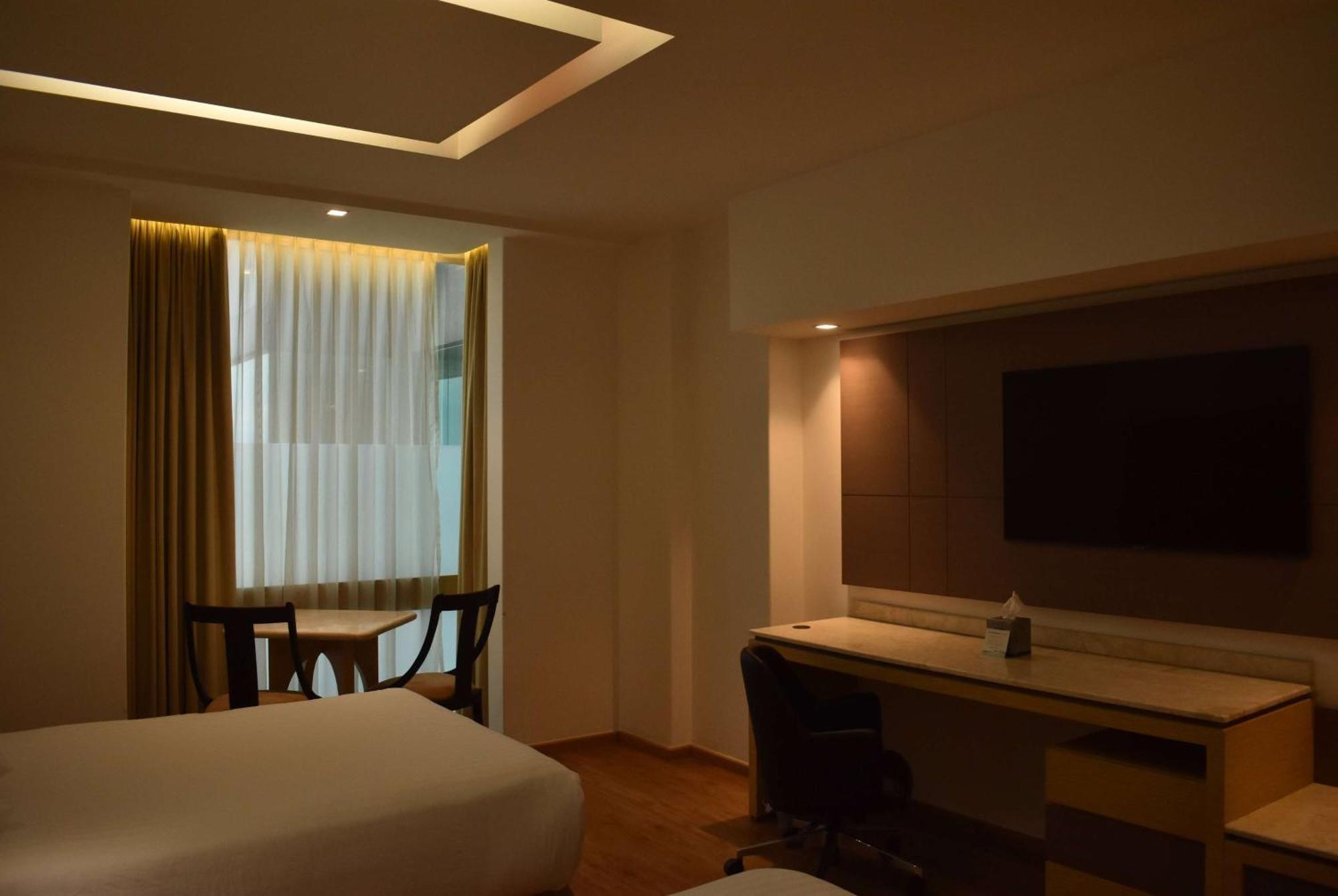 Ramada By Wyndham Mexico City Santa Fe Exterior foto